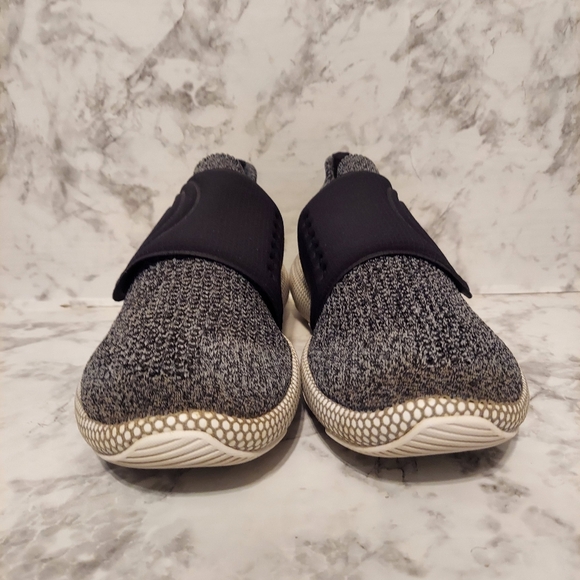 Pre-owned 2019 under Armour recover slip on - Picture 3 of 10